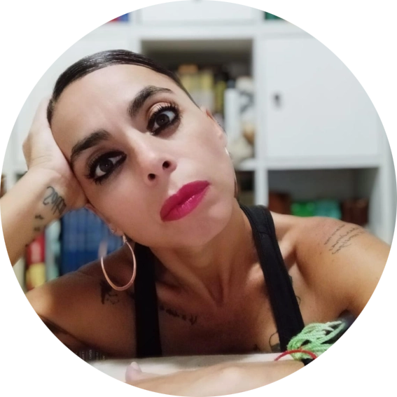 Paola Yenay escritora